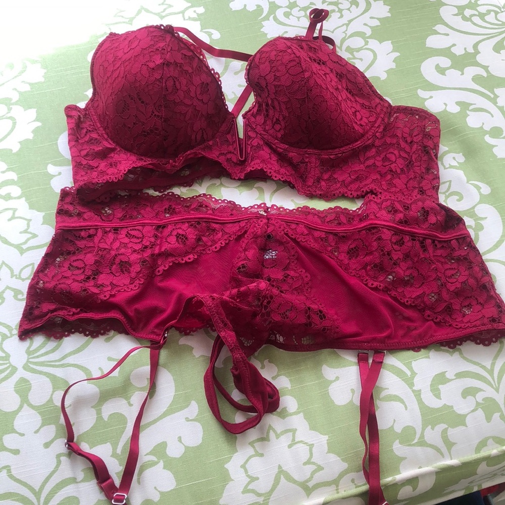 🖤4/$25🖤 Pretty magenta lace panty and bra set